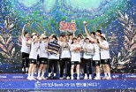 노란 수영복에 섹시한 몸매 어필하는 존예 처자