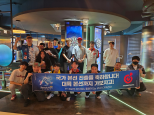 노란 수영복에 섹시한 몸매 어필하는 존예 처자