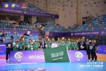 노란 수영복에 섹시한 몸매 어필하는 존예 처자
