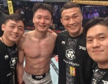 노란 수영복에 섹시한 몸매 어필하는 존예 처자