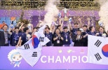 노란 수영복에 섹시한 몸매 어필하는 존예 처자