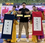 노란 수영복에 섹시한 몸매 어필하는 존예 처자