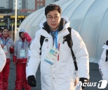 노란 수영복에 섹시한 몸매 어필하는 존예 처자