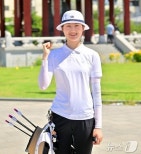 노란 수영복에 섹시한 몸매 어필하는 존예 처자