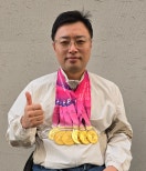 노란 수영복에 섹시한 몸매 어필하는 존예 처자