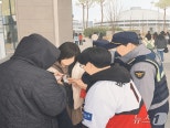 노란 수영복에 섹시한 몸매 어필하는 존예 처자