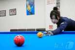 노란 수영복에 섹시한 몸매 어필하는 존예 처자