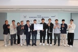 노란 수영복에 섹시한 몸매 어필하는 존예 처자