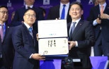 노란 수영복에 섹시한 몸매 어필하는 존예 처자