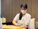 노란 수영복에 섹시한 몸매 어필하는 존예 처자