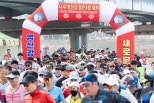 노란 수영복에 섹시한 몸매 어필하는 존예 처자