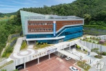 노란 수영복에 섹시한 몸매 어필하는 존예 처자