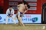 노란 수영복에 섹시한 몸매 어필하는 존예 처자