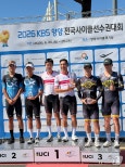 노란 수영복에 섹시한 몸매 어필하는 존예 처자