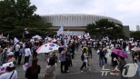 노란 수영복에 섹시한 몸매 어필하는 존예 처자