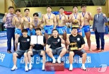 노란 수영복에 섹시한 몸매 어필하는 존예 처자