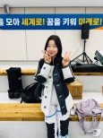 노란 수영복에 섹시한 몸매 어필하는 존예 처자