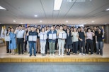 노란 수영복에 섹시한 몸매 어필하는 존예 처자