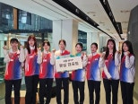 노란 수영복에 섹시한 몸매 어필하는 존예 처자