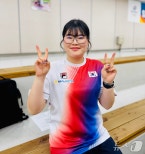 노란 수영복에 섹시한 몸매 어필하는 존예 처자