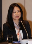 노란 수영복에 섹시한 몸매 어필하는 존예 처자