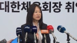 노란 수영복에 섹시한 몸매 어필하는 존예 처자