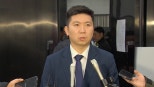 노란 수영복에 섹시한 몸매 어필하는 존예 처자