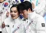노란 수영복에 섹시한 몸매 어필하는 존예 처자