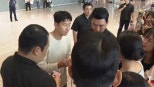 노란 수영복에 섹시한 몸매 어필하는 존예 처자