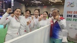 노란 수영복에 섹시한 몸매 어필하는 존예 처자