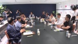 노란 수영복에 섹시한 몸매 어필하는 존예 처자