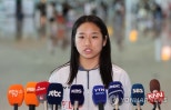 노란 수영복에 섹시한 몸매 어필하는 존예 처자