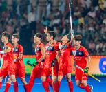 노란 수영복에 섹시한 몸매 어필하는 존예 처자