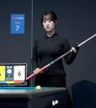 노란 수영복에 섹시한 몸매 어필하는 존예 처자