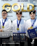 노란 수영복에 섹시한 몸매 어필하는 존예 처자