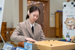 노란 수영복에 섹시한 몸매 어필하는 존예 처자