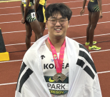 노란 수영복에 섹시한 몸매 어필하는 존예 처자