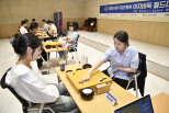 노란 수영복에 섹시한 몸매 어필하는 존예 처자