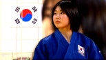노란 수영복에 섹시한 몸매 어필하는 존예 처자