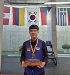 노란 수영복에 섹시한 몸매 어필하는 존예 처자