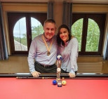 노란 수영복에 섹시한 몸매 어필하는 존예 처자