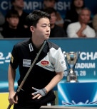 노란 수영복에 섹시한 몸매 어필하는 존예 처자