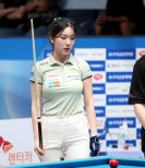 노란 수영복에 섹시한 몸매 어필하는 존예 처자