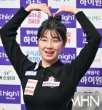 노란 수영복에 섹시한 몸매 어필하는 존예 처자