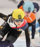 노란 수영복에 섹시한 몸매 어필하는 존예 처자