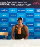 노란 수영복에 섹시한 몸매 어필하는 존예 처자