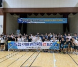 노란 수영복에 섹시한 몸매 어필하는 존예 처자