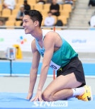 노란 수영복에 섹시한 몸매 어필하는 존예 처자