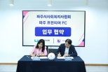 노란 수영복에 섹시한 몸매 어필하는 존예 처자