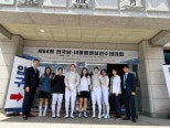 노란 수영복에 섹시한 몸매 어필하는 존예 처자